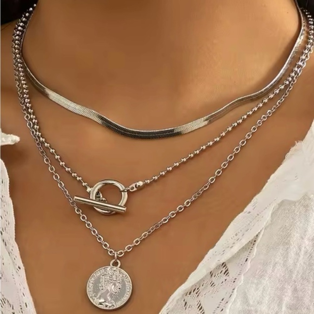 Free people Silver Classy layered Coin Pendent Necklace ✅